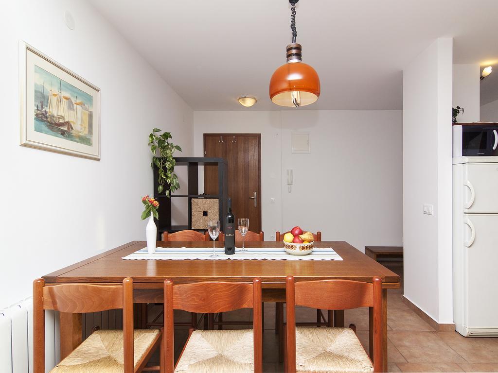 Apartments Ceja Near Sea ميدولين الغرفة الصورة