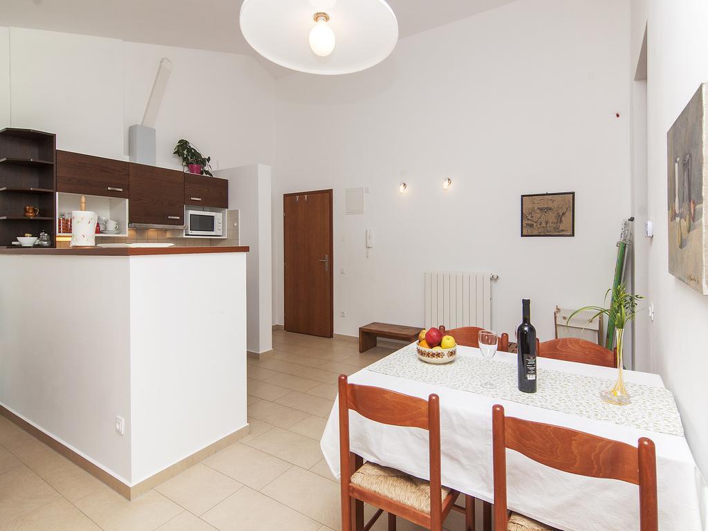 Apartments Ceja Near Sea ميدولين الغرفة الصورة