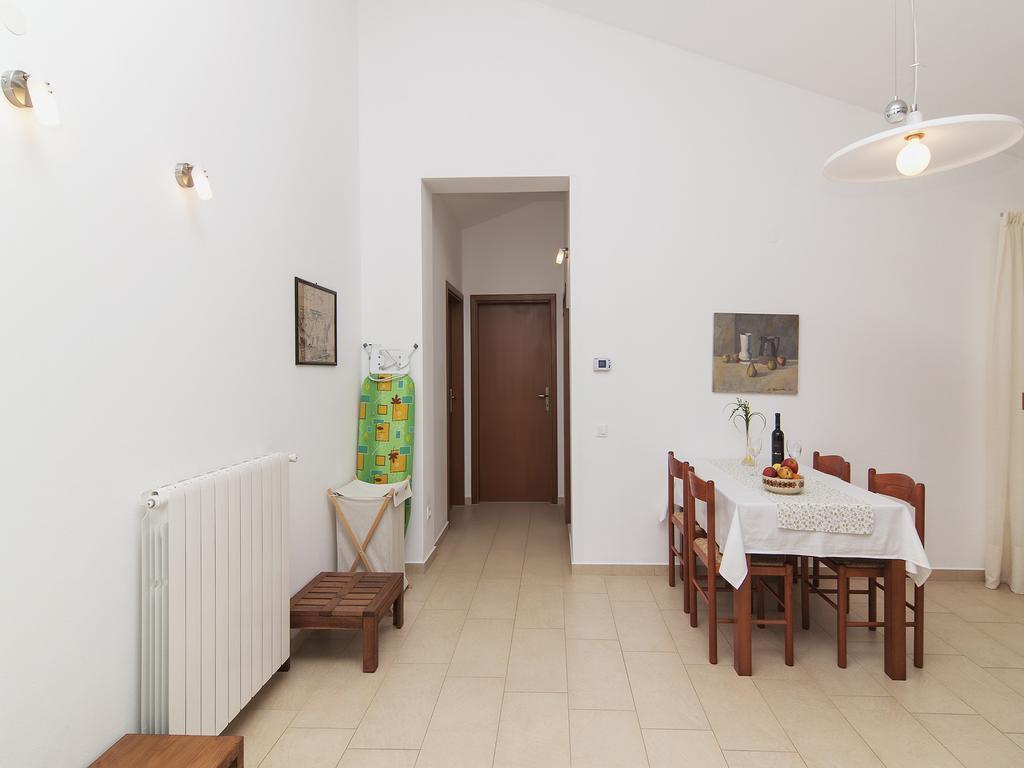 Apartments Ceja Near Sea ميدولين الغرفة الصورة