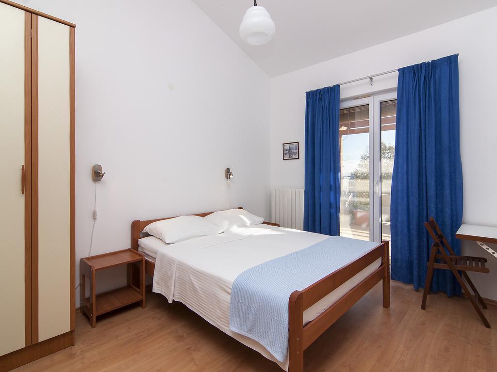 Apartments Ceja Near Sea ميدولين الغرفة الصورة